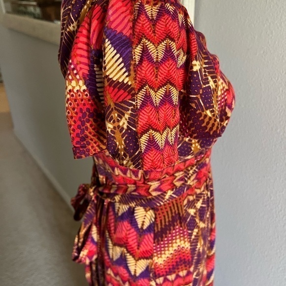 Forever 21: Women Junior Floral Maxi Dress with back sash. Size M - Picture 6 of 8